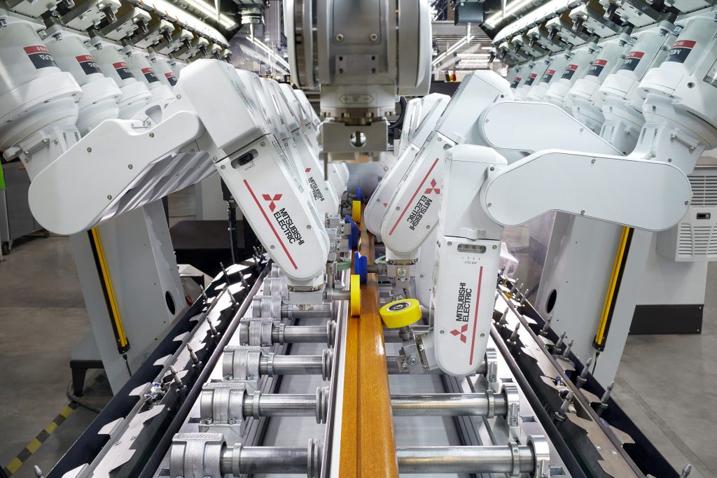 Die neue RoboWrap wurde mit der 
FR-Robotergeneration und leistungsfähigeren Controllern bestückt.