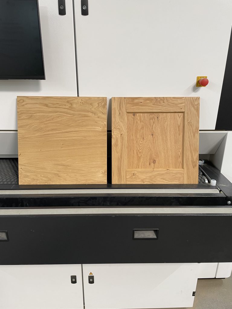  Massive Rahmentüren werden bei Siebe & Breder Holztechnik mit der Planetenkassette final veredelt. 
