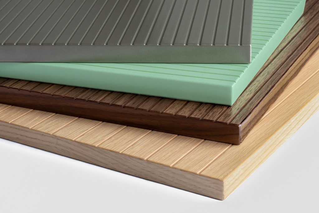 Die neuen Strukturfronten Rille von Reichert Holztechnik können individuell konfiguriert werden.