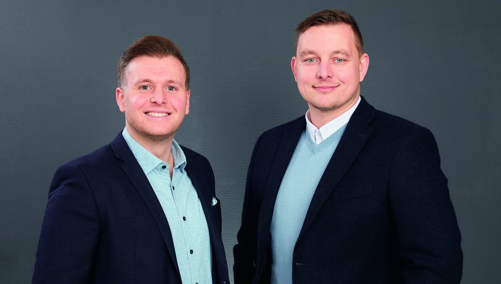 Seit 01. Januar leiten Nils Lang (links) als Geschäftsleiter der Gluetec Deutschland und Markus Hartig (rechts) als Geschäftsleiter der Wiko Polen die Geschäfte der internationalen Firmengruppe.